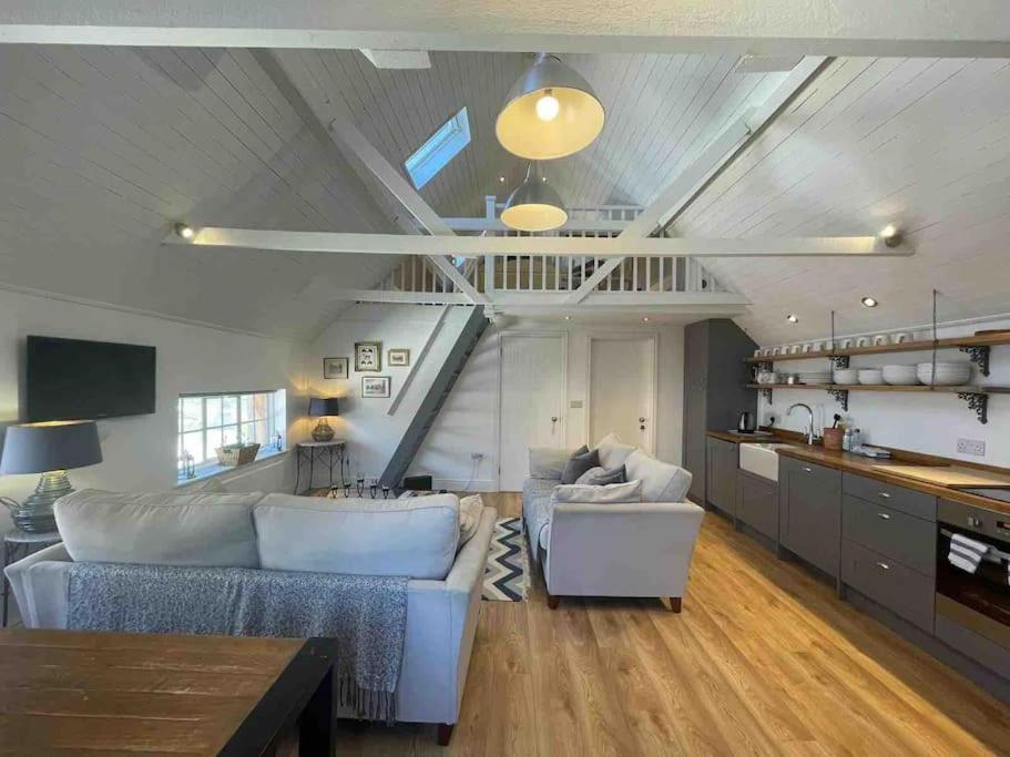 The Coach House Apartment Alderbury Exterior photo
