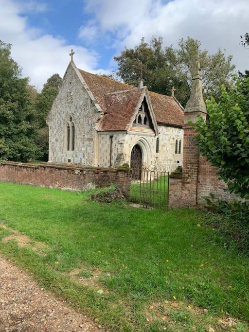 The Coach House Apartment Alderbury Exterior photo